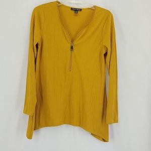 CABLE & GUAGE Ribbed Gold V-Neck Long Sleeved Zippered Top  Tunic